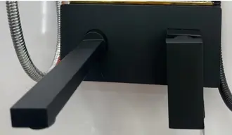 رأس الدش بلون الاسود مودرن