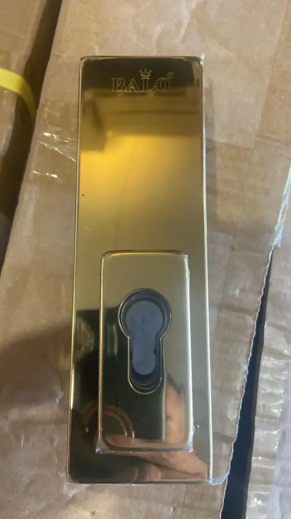GLASS DOOR CLIP LOCK  قفل بمشبك للباب الزجاجي ذهبي