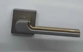 مقبض باب فضي مودرن