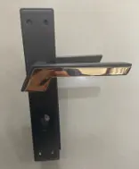 [518] مقبض باب اسود وذهبي  MEGGO BOX